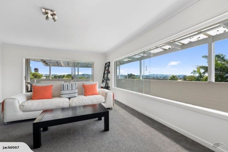 Photo of property in 41 Pohutukawa Avenue, Red Beach, 0932