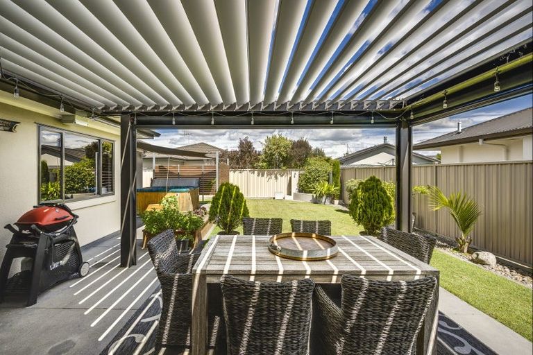 Photo of property in 15 Pania Place, Poraiti, Napier, 4112