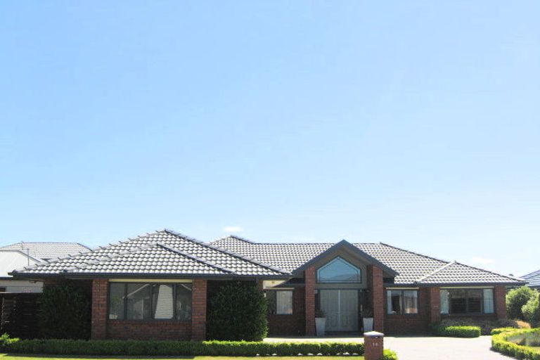 Photo of property in 18 Coolspring Way, Redwood, Christchurch, 8051