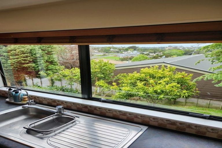 Photo of property in 11/76 Target Road, Totara Vale, Auckland, 0629