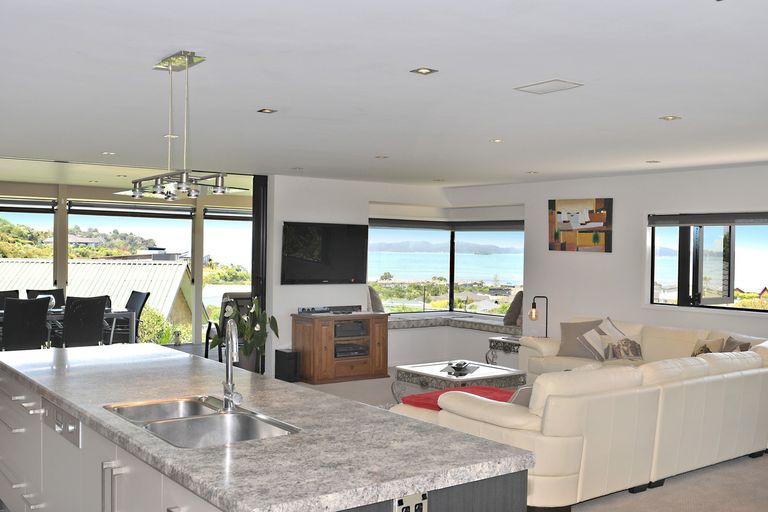 Photo of property in 10 Brampton Road, Snells Beach, 0920