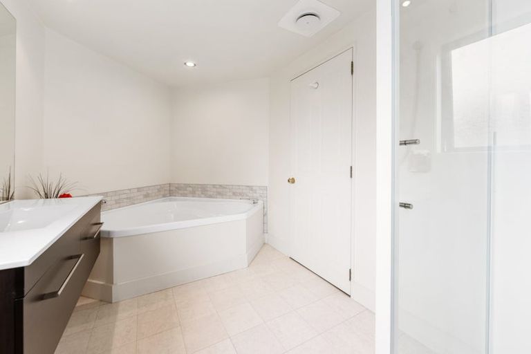 Photo of property in 11 Harlech Mews, Avonhead, Christchurch, 8042