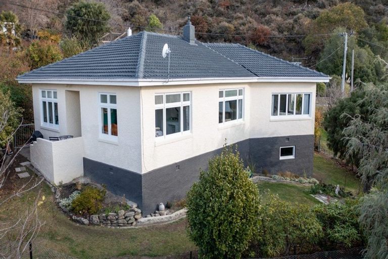 Photo of property in 34 Branxholm Street, Roxburgh, 9500