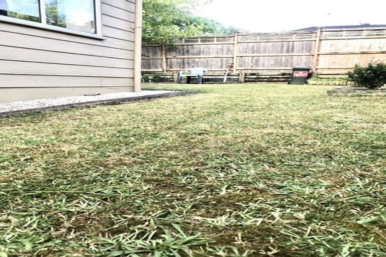 Photo of property in 1 Remus Place, Totara Vale, Auckland, 0629