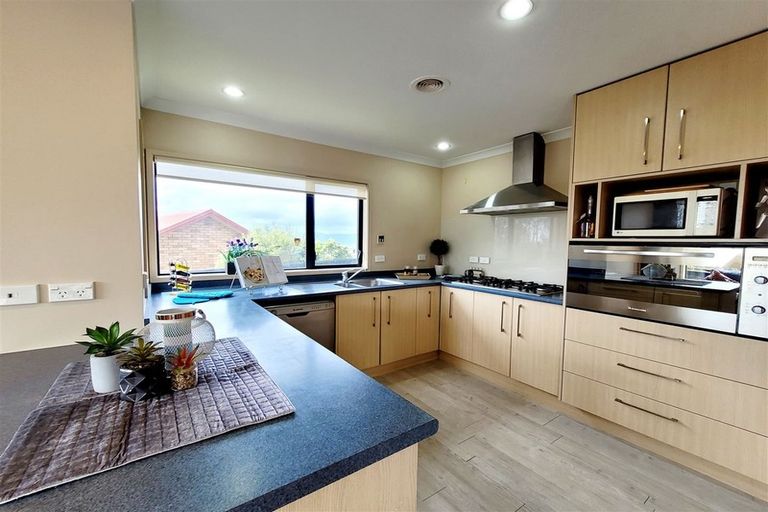 Photo of property in 3 Comber Place, Johnsonville, Wellington, 6037