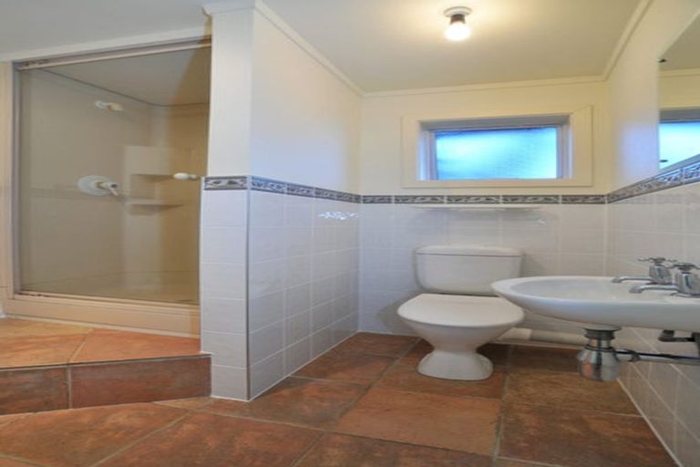Photo of property in 31 Rothesay Bay Road, Rothesay Bay, Auckland, 0630