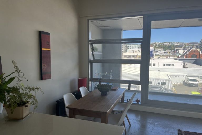 Photo of property in 2/25 Home Street, Mount Victoria, Wellington, 6011