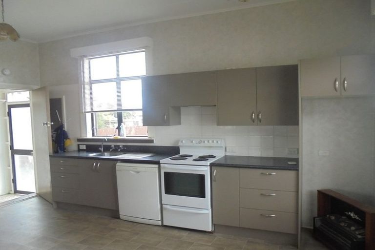 Photo of property in 203 Macandrew Road, South Dunedin, Dunedin, 9012