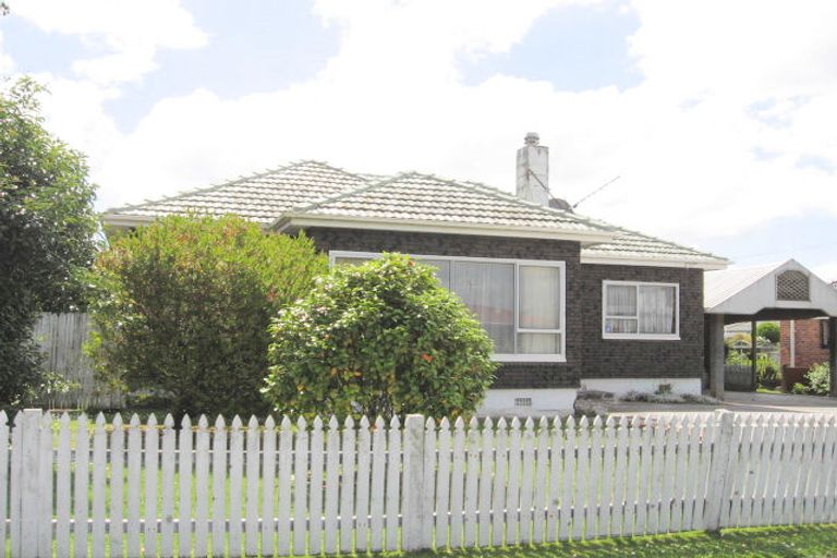 Photo of property in 8 Alexander Avenue, Papatoetoe, Auckland, 2025