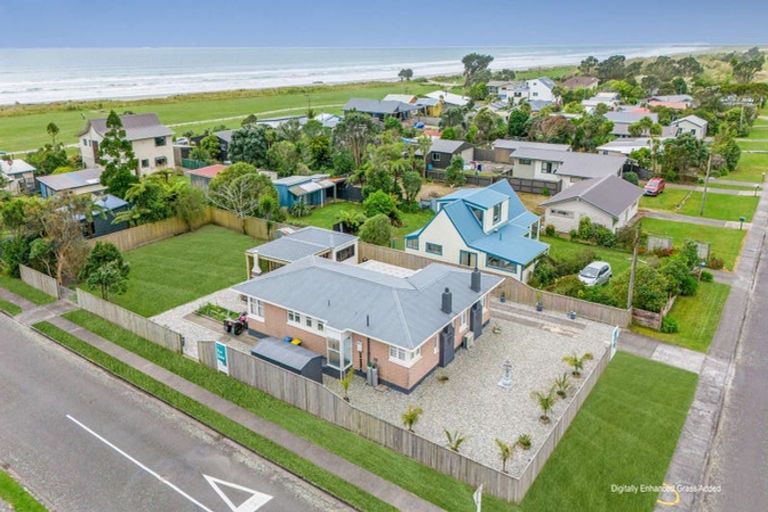 Photo of property in 20 Cook Street, Carters Beach, Westport, 7825