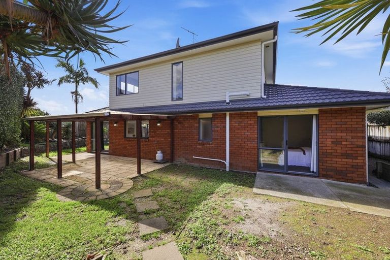 Photo of property in 35 Peninsula Road, Mangere, Auckland, 2022