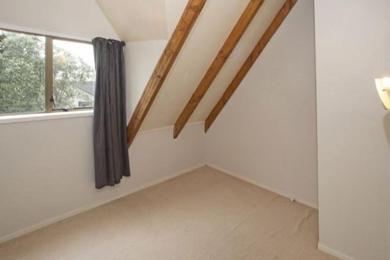 Photo of property in 30 Venus Place, Half Moon Bay, Auckland, 2012