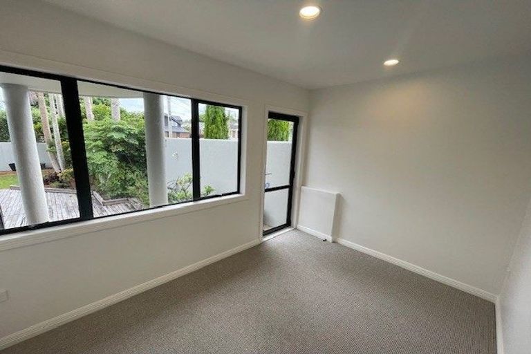 Photo of property in 1/12 Richards Avenue, Forrest Hill, Auckland, 0620