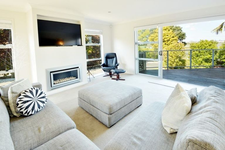 Photo of property in 114a Tiroroa Avenue, Te Atatu South, Auckland, 0610