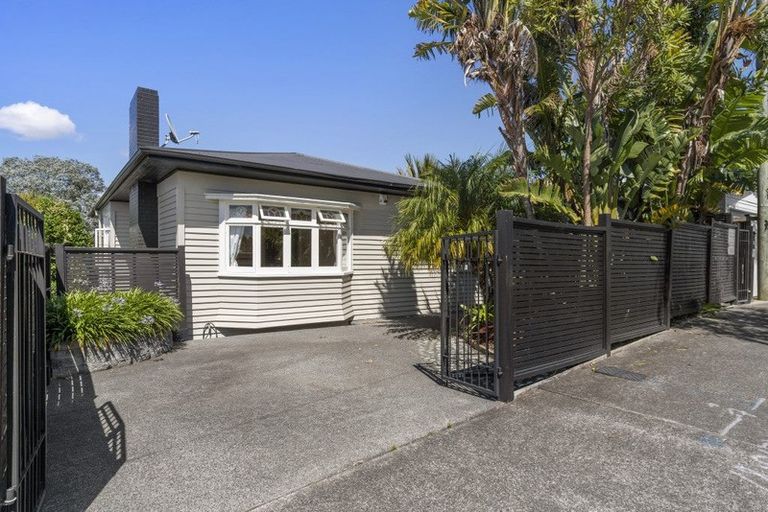 Photo of property in 52 Westmere Crescent, Westmere, Auckland, 1022