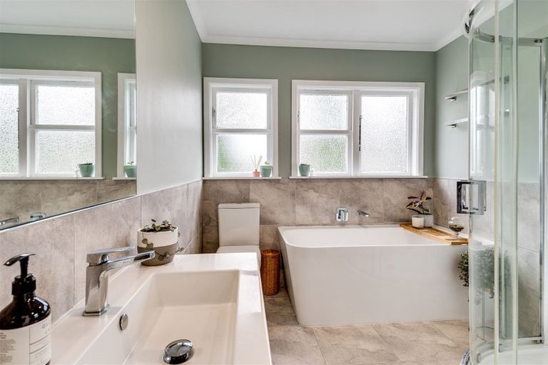 Photo of property in 12 Chester Street, Taradale, Napier, 4112