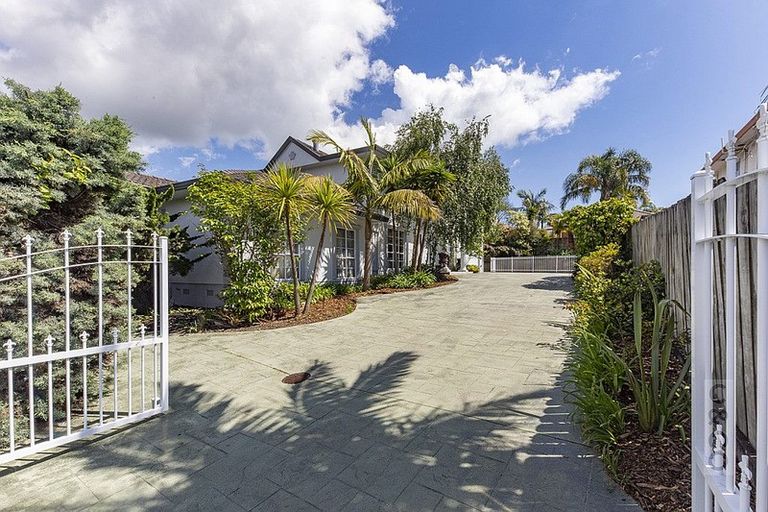 Photo of property in 34 Hugh Green Drive, Pinehill, Auckland, 0632