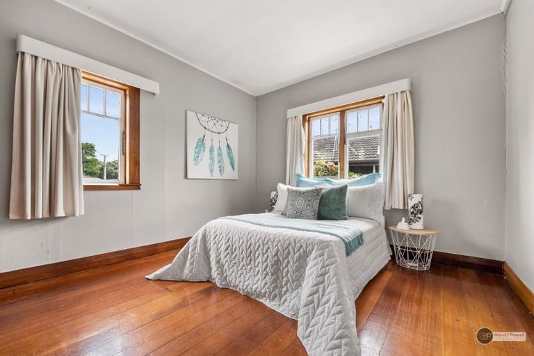 Photo of property in 1-2/6a Pohutukawa Street, Woburn, Lower Hutt, 5010