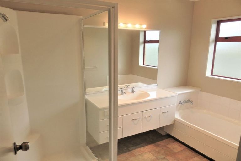 Photo of property in 3 Blythfield Place, Taradale, Napier, 4112