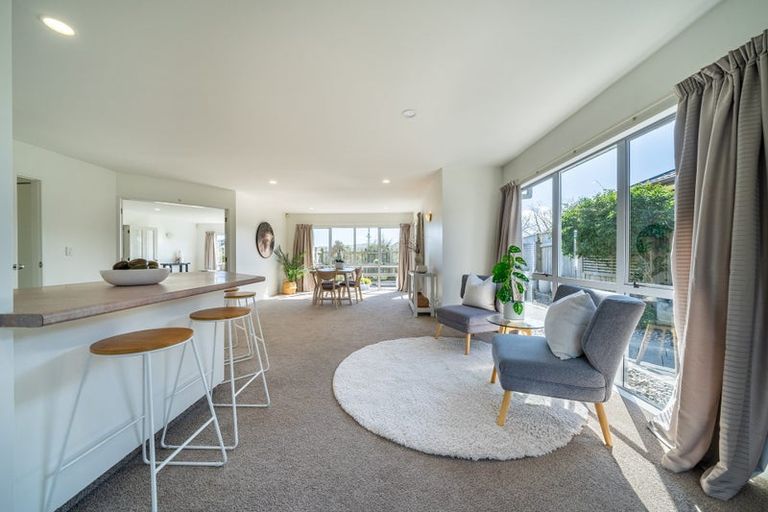 Photo of property in 12 Lanyon Place, Whitby, Porirua, 5024