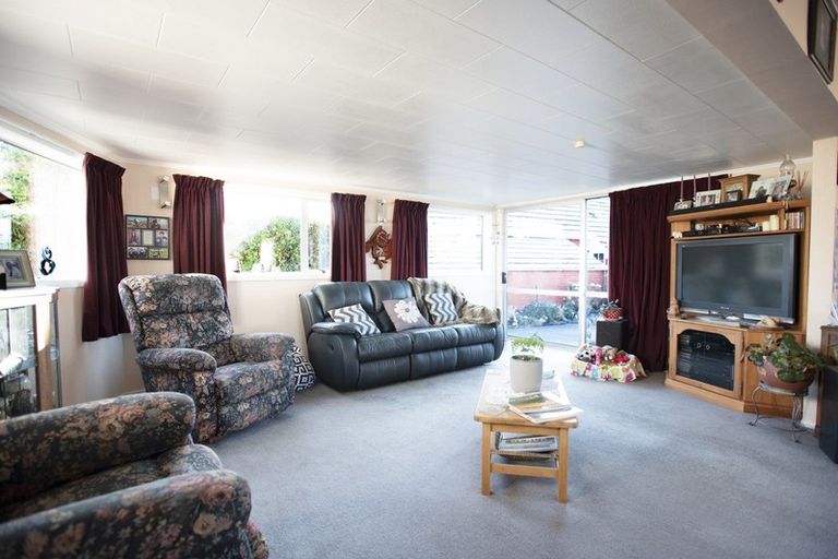 Photo of property in 64 Great North Road, Winton, 9720