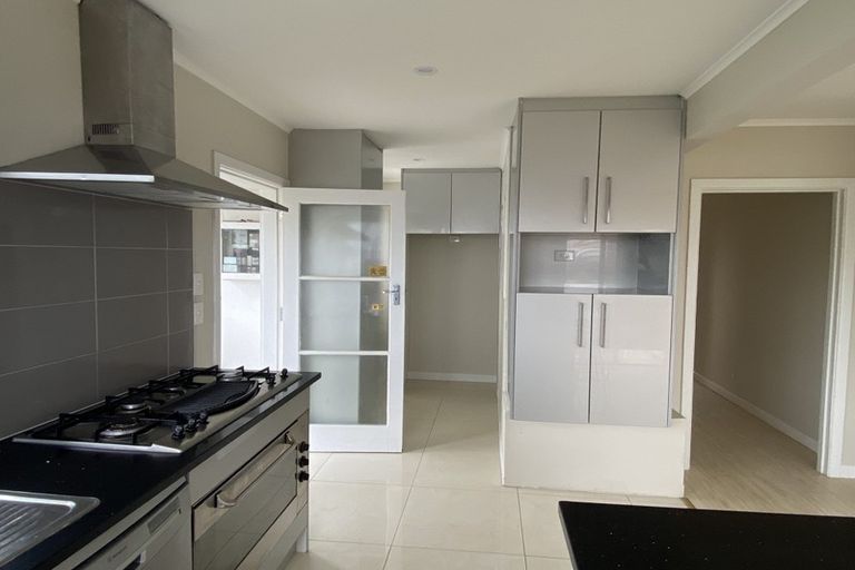 Photo of property in 17 Bradbury Road, Botany Downs, Auckland, 2010