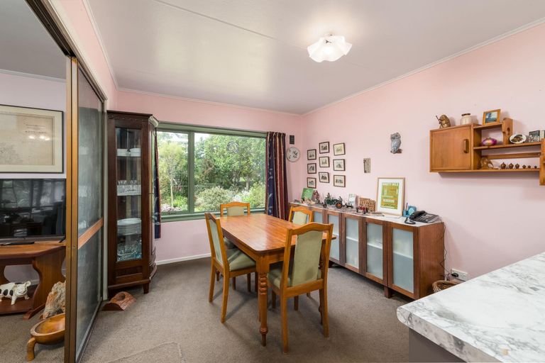 Photo of property in 92 Timaru Road, Waimate, 7924