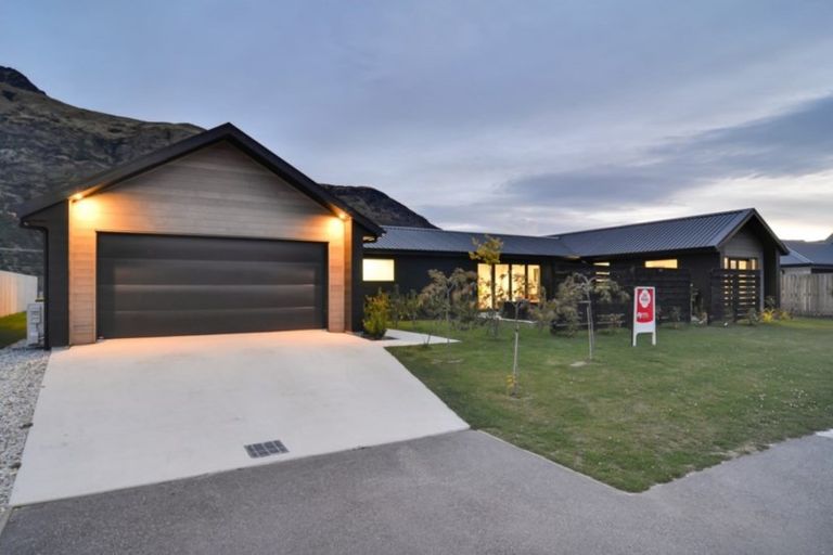 Photo of property in 15 Regent Street, Lower Shotover, Queenstown, 9304