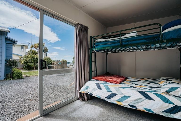 Photo of property in 14 Moana Street, Kaka Point, 9271