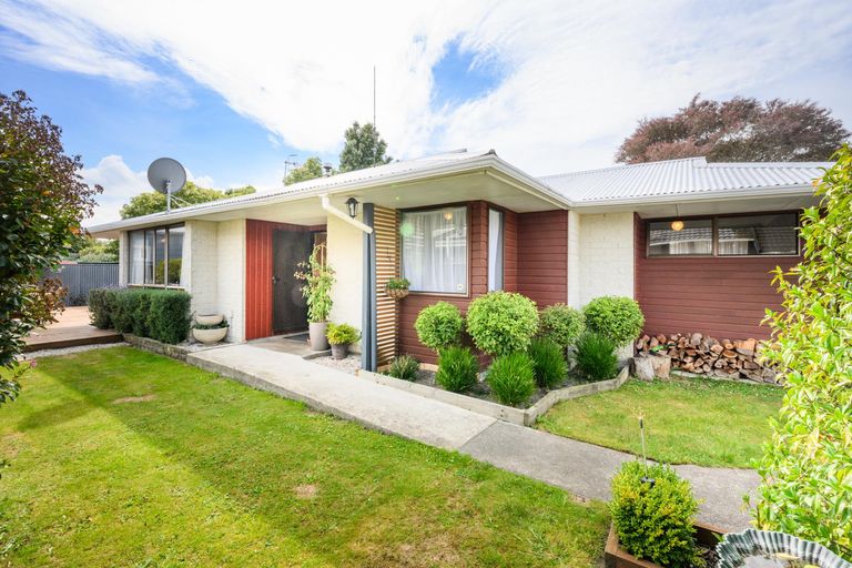 Photo of property in 83 Shamrock Street, Takaro, Palmerston North, 4412