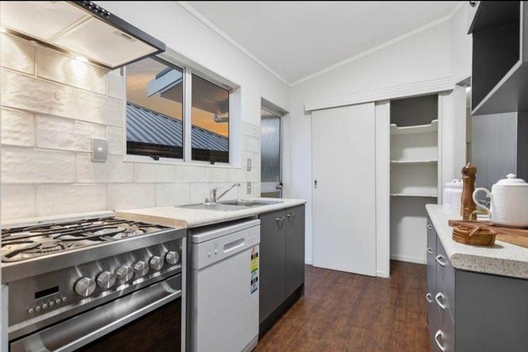 Photo of property in 25 Pukeroa Place, Papakura, 2110