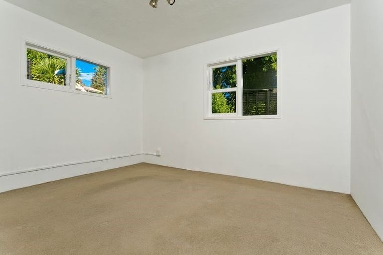 Photo of property in 2/20 Pemberton Avenue, Bayview, Auckland, 0629