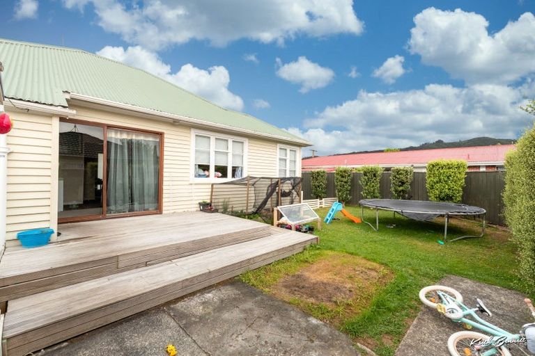 Photo of property in 18 Ebdentown Street, Ebdentown, Upper Hutt, 5018