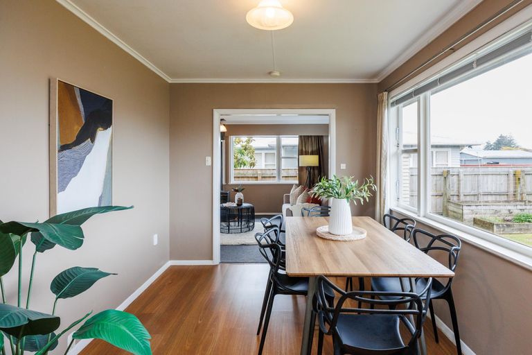 Photo of property in 4 Ellesmere Crescent, Highbury, Palmerston North, 4412