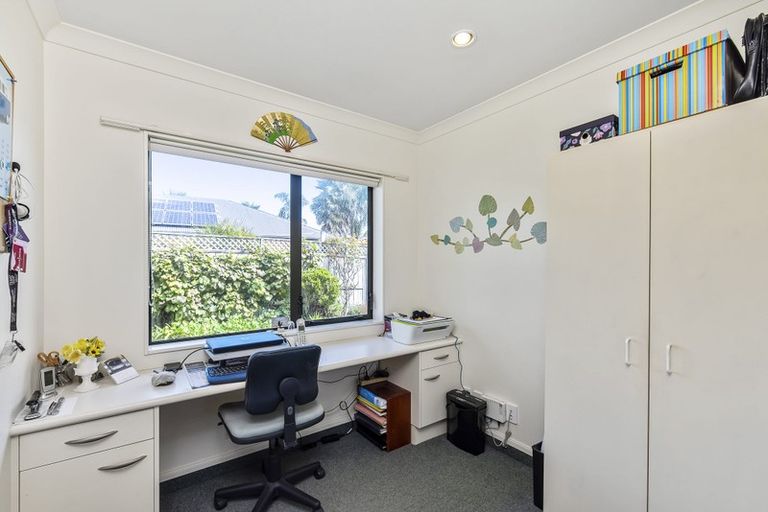 Photo of property in 10 Aburoc Place, Paraparaumu Beach, Paraparaumu, 5032