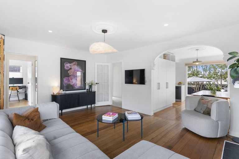 Photo of property in 1/5 Aorangi Place, Birkenhead, Auckland, 0626