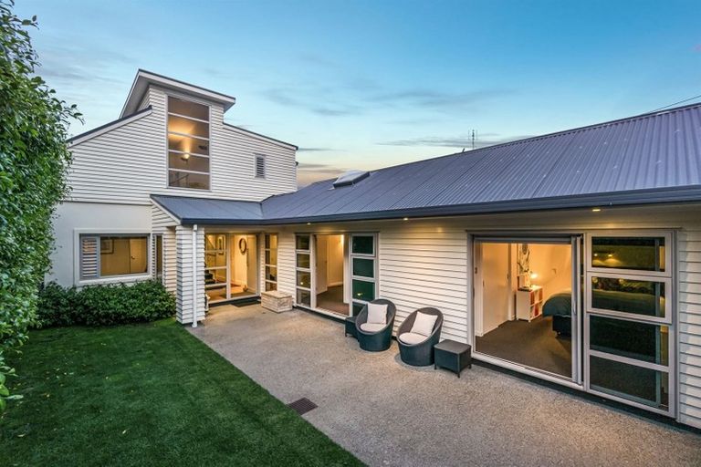 Photo of property in 5 Holiday Road, Milford, Auckland, 0620
