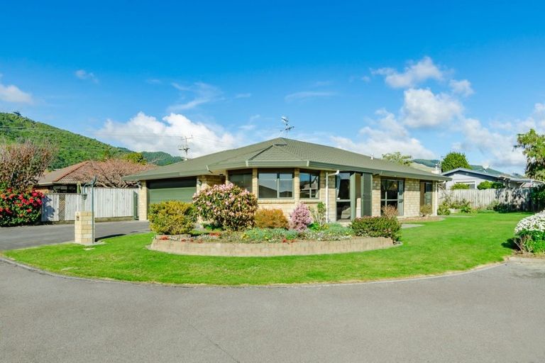 Photo of property in 76 Parata Street, Waikanae, 5036