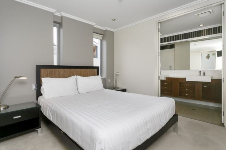 Photo of property in 3/225 Lake Terrace, Waipahihi, Taupo, 3330