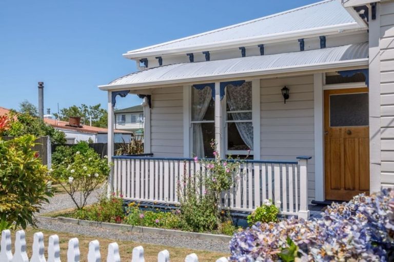 Photo of property in 106 Fox Street, Featherston, 5710