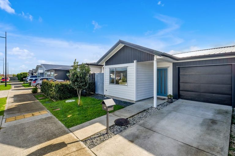 Photo of property in 14 Whareatua Avenue, Takanini, 2112