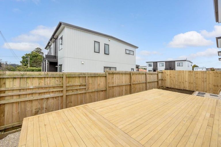 Photo of property in 21c Kingdale Road, Henderson, Auckland, 0610