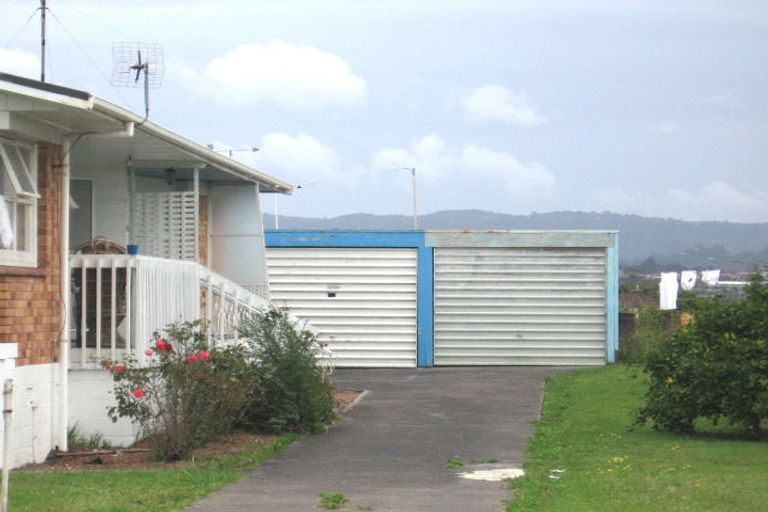 Photo of property in 1/126 Te Atatu Road, Te Atatu South, Auckland, 0610