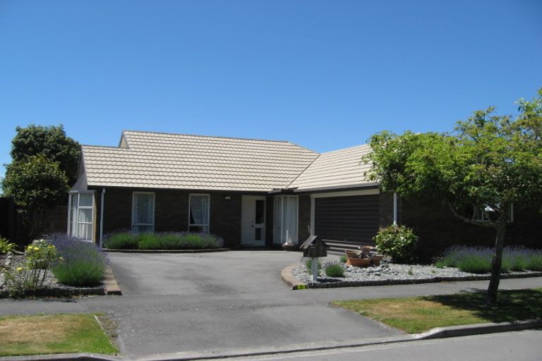 Photo of property in 19 Brockhall Lane, Avonhead, Christchurch, 8042