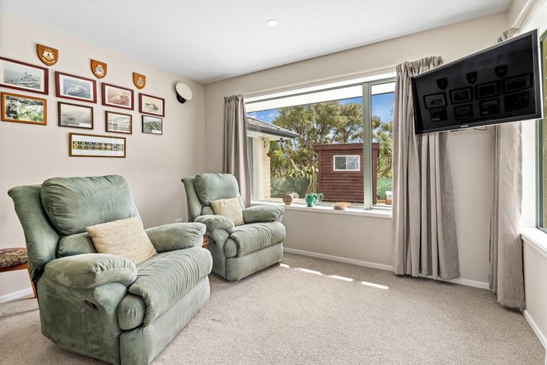 Photo of property in 14 Ngapuke Lane, Parua Bay, Onerahi, 0192