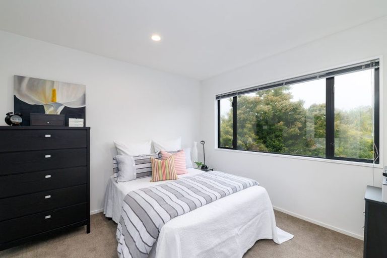 Photo of property in 22 Brockhall Lane, Avonhead, Christchurch, 8042