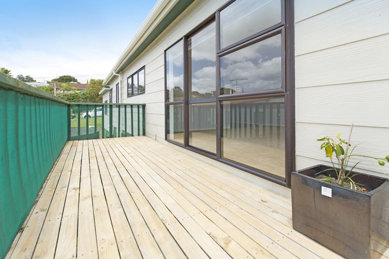 Photo of property in 42 Elliston Crescent, Stanmore Bay, Whangaparaoa, 0932
