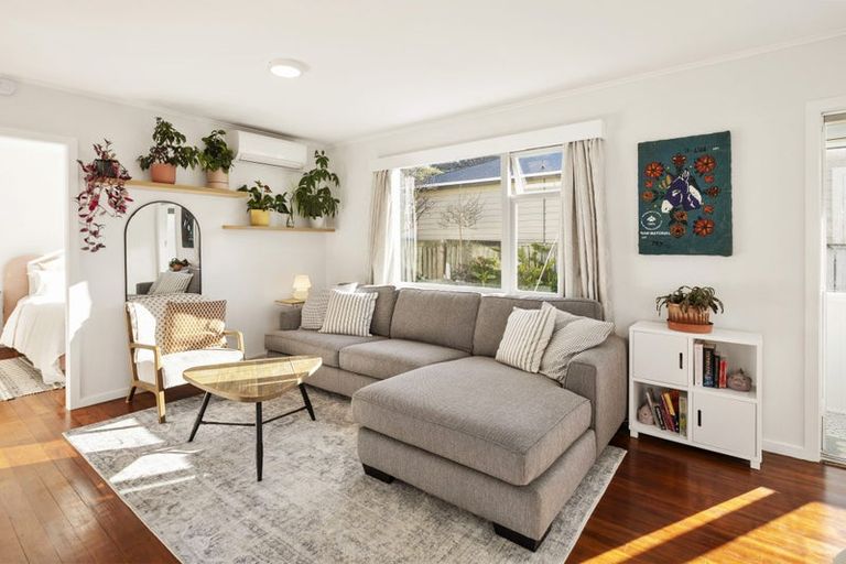 Photo of property in 7/139 Queens Drive, Lyall Bay, Wellington, 6022