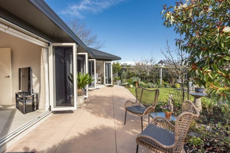 Photo of property in 12 Washington Place, Havelock North, 4130