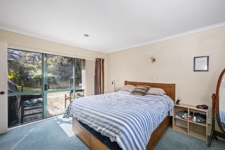 Photo of property in 30 Capricorn Place, Kawaha Point, Rotorua, 3010